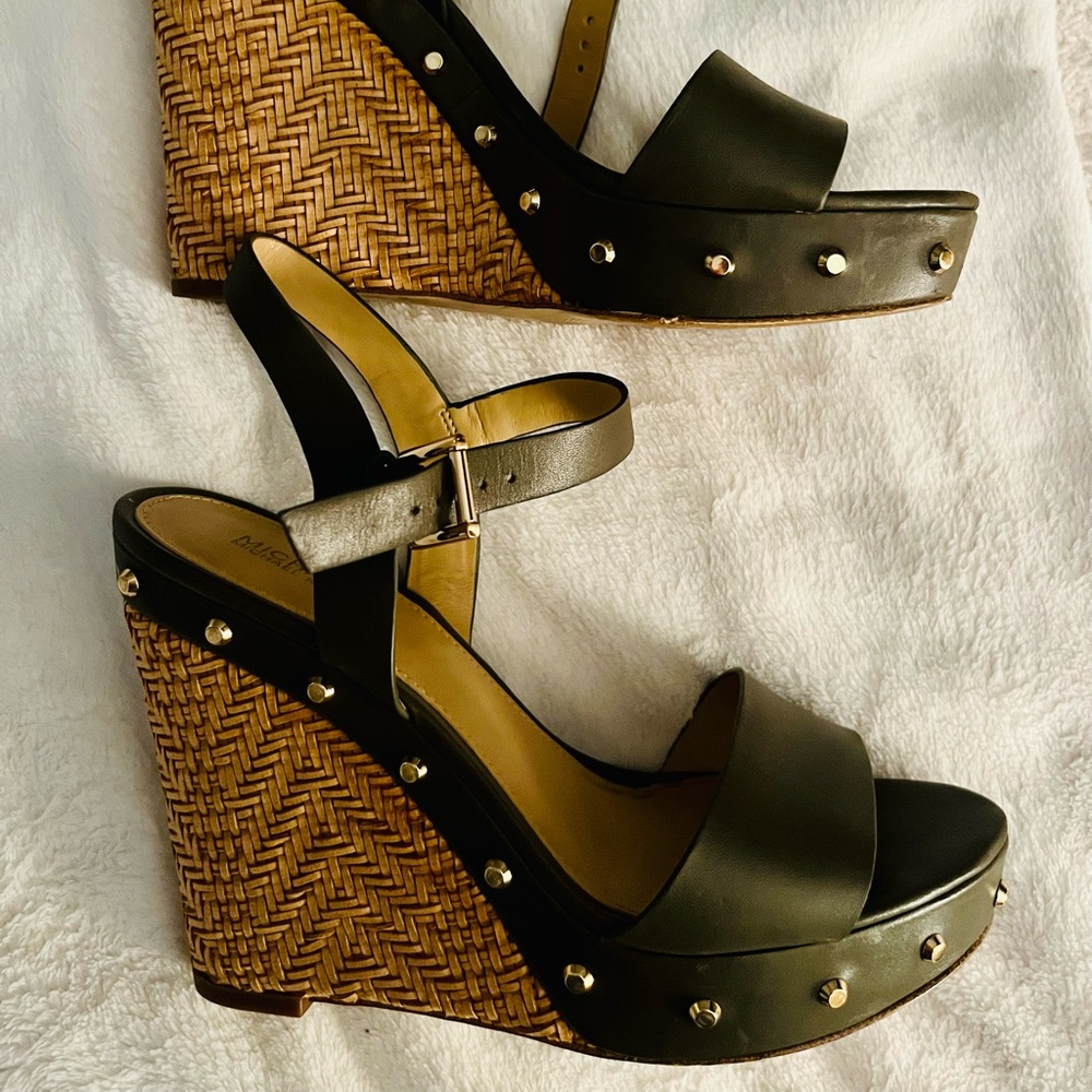 Michael Kors platform wedges - Picture 2 of 4